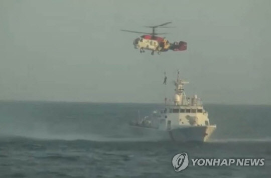 11일 경남 통영 욕지도 해상에서 낚시어선이 전복돼 2명이 숨지고 2명이 실종되는 사고가 발생했다.  연합뉴스